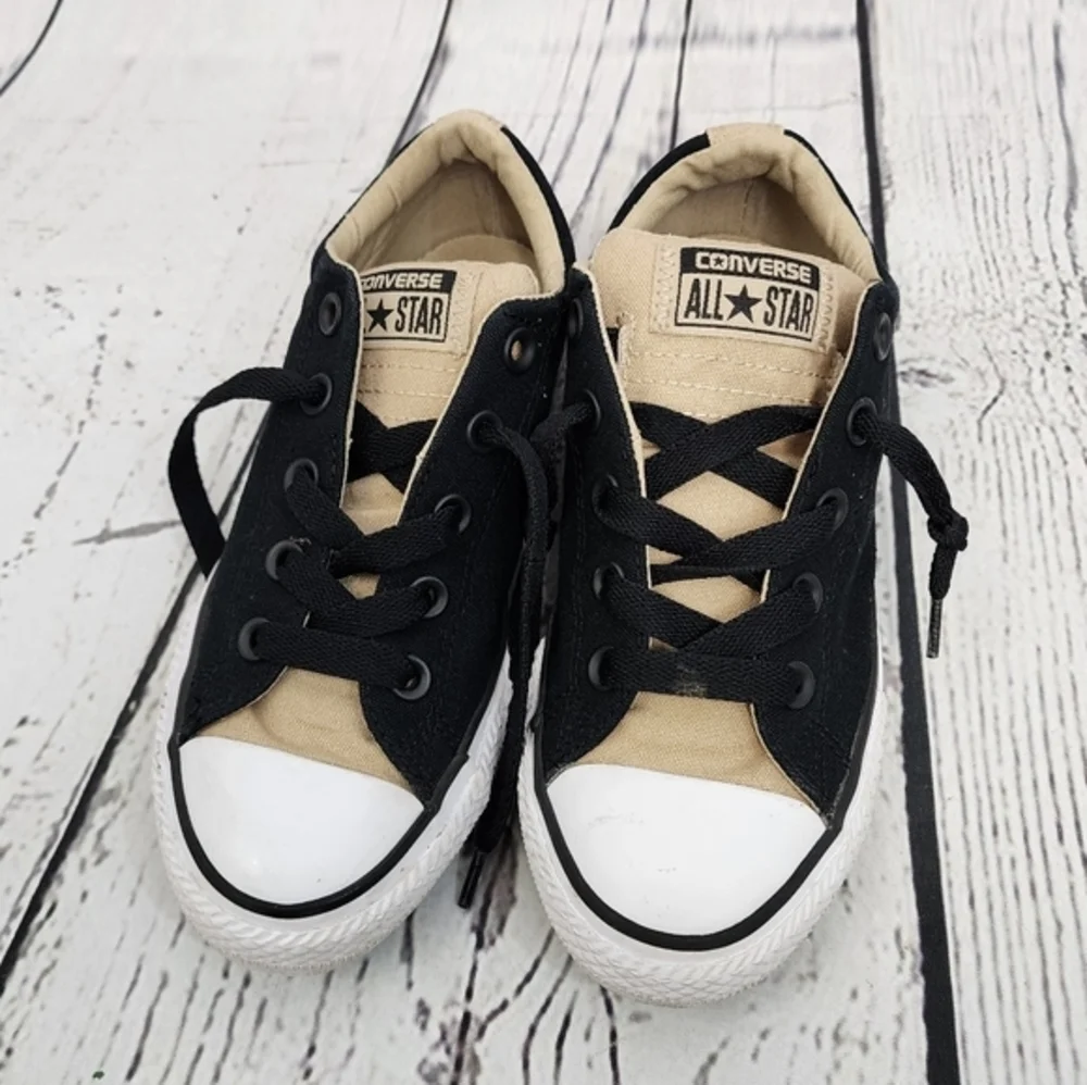 Converse Black Tan Low Top Sneakers Junior Size‎ 2
